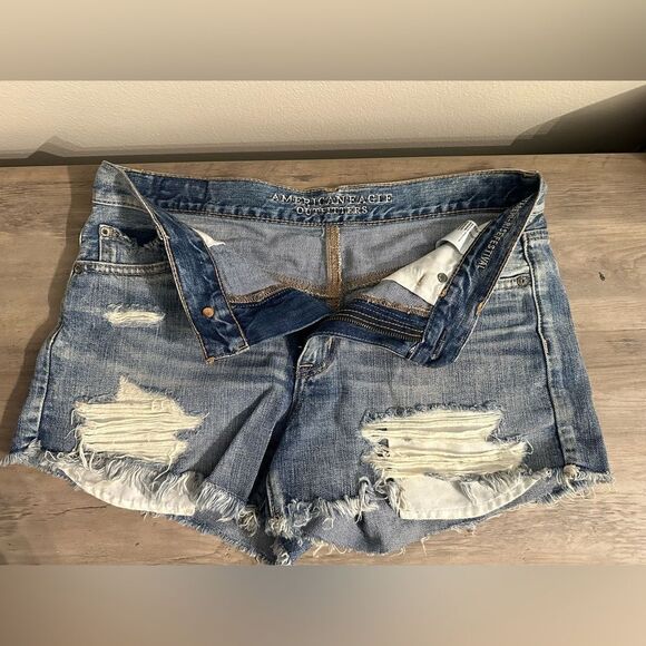 American Eagle- Distressed Jean Shorts - Picture 3 of 5